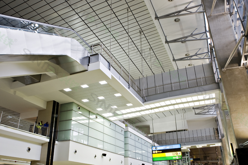 鋼制墻板在機(jī)場(chǎng)空間的應(yīng)用